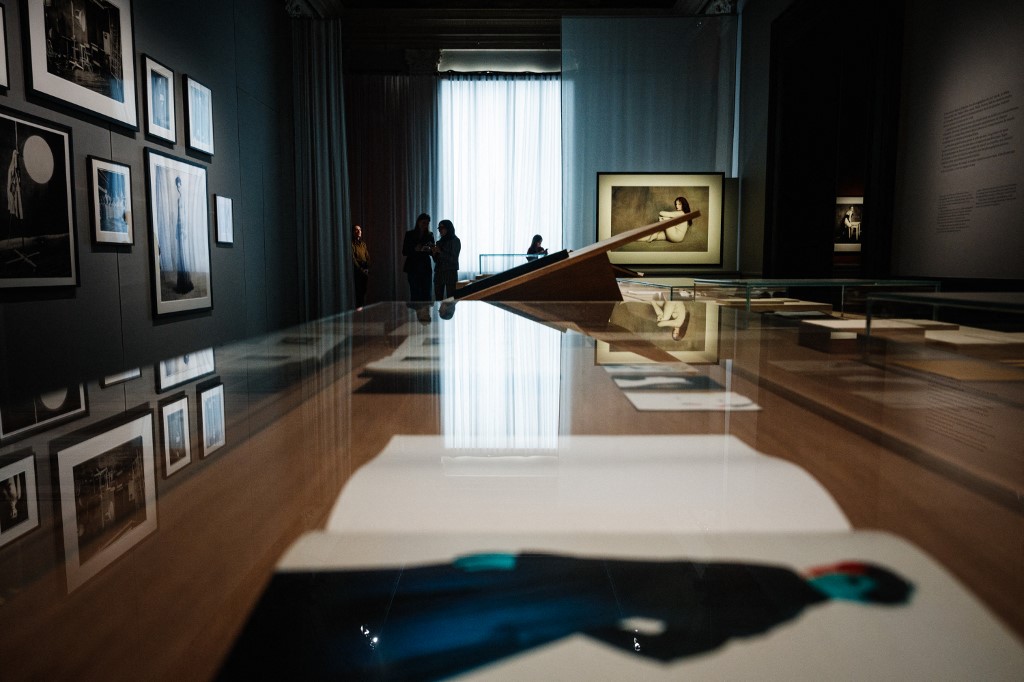 معرض في باريس لأعمال مصور الموضة الإيطالي باولو روفرسي